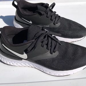 Women’s Nike Odyssey React Fly Knit 8.5